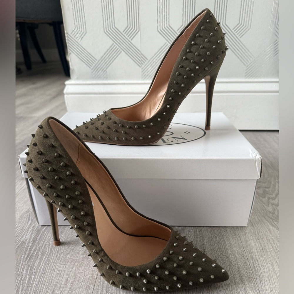 NIB Steve Madden Daisie Studded Olive Green Stiletto pumps size 8